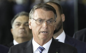 Moraes autoriza Bolsonaro a ir ao dentista, mas veta atendimento por esposa de Fl&aacute;vio