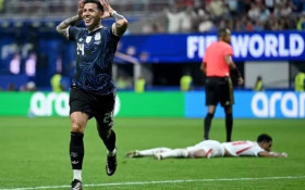 Argentina supera a Inglaterra e vai em busca do tetra contra a Espanha