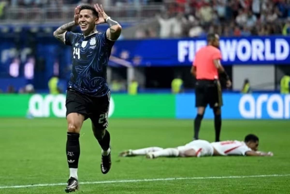 Argentina supera a Inglaterra e vai em busca do tetra contra a Espanha