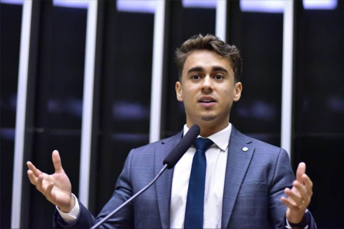 Nikolas prop&otilde;e cortar sal&aacute;rios de pol&iacute;ticos em caso de d&eacute;ficit fiscal