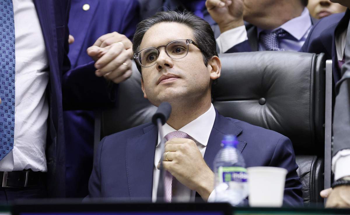 Dino apura: Hugo Motta deu aval a Cunha e Valdemar?