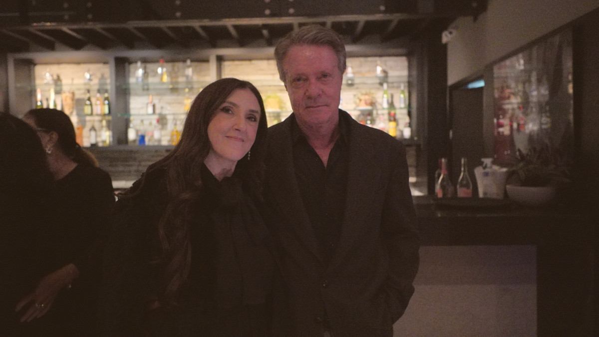 Camila Milani celebra 50 anos com convidados especiais