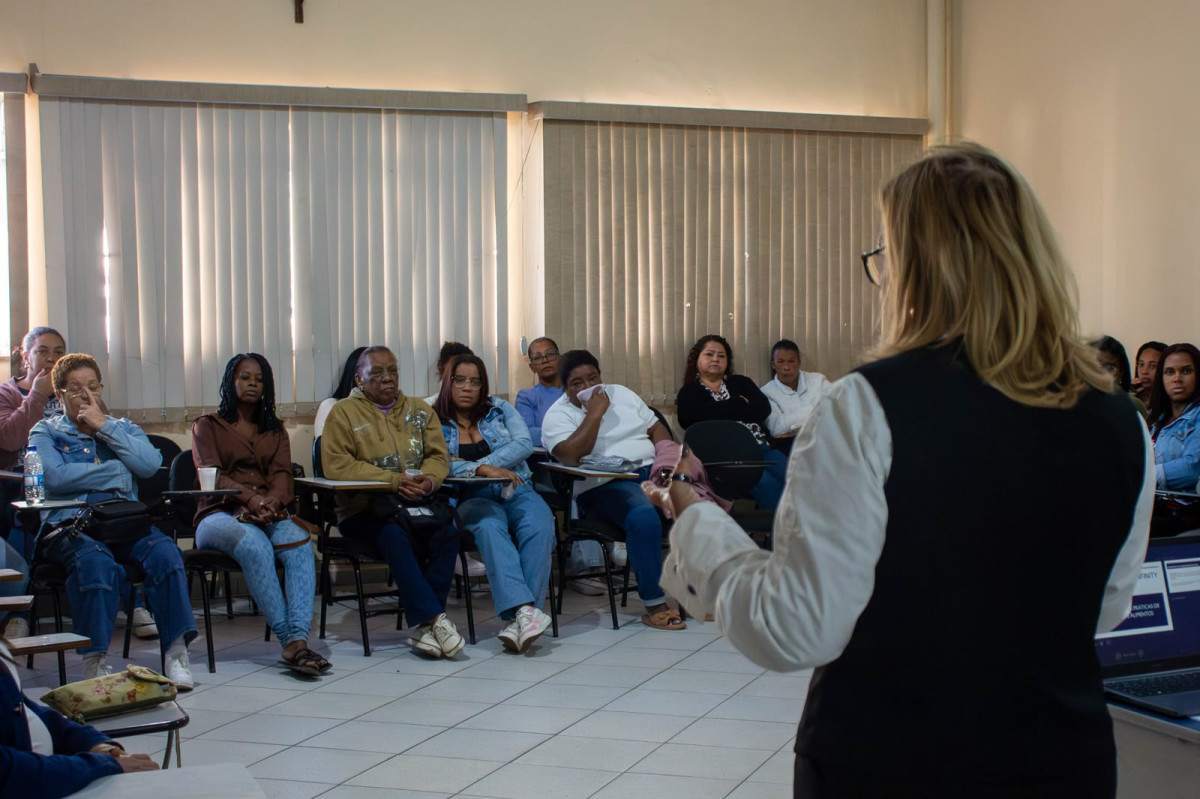 Merendeiras da rede municipal participam de capacita&ccedil;&atilde;o