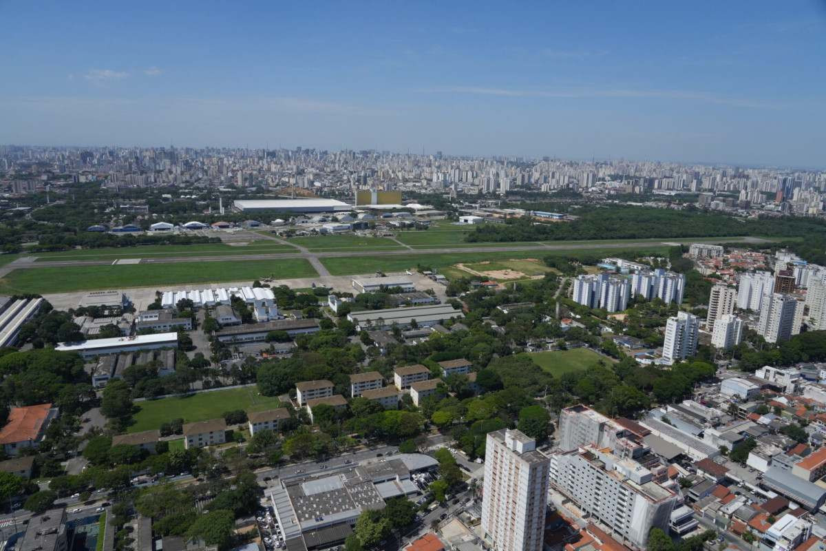 Campo de Marte projeta ampliar voos at&eacute; 2052 em SP