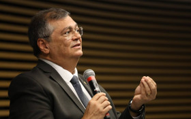 Dino afasta sobrinho do governador do Maranh&atilde;o do Tribunal de Contas