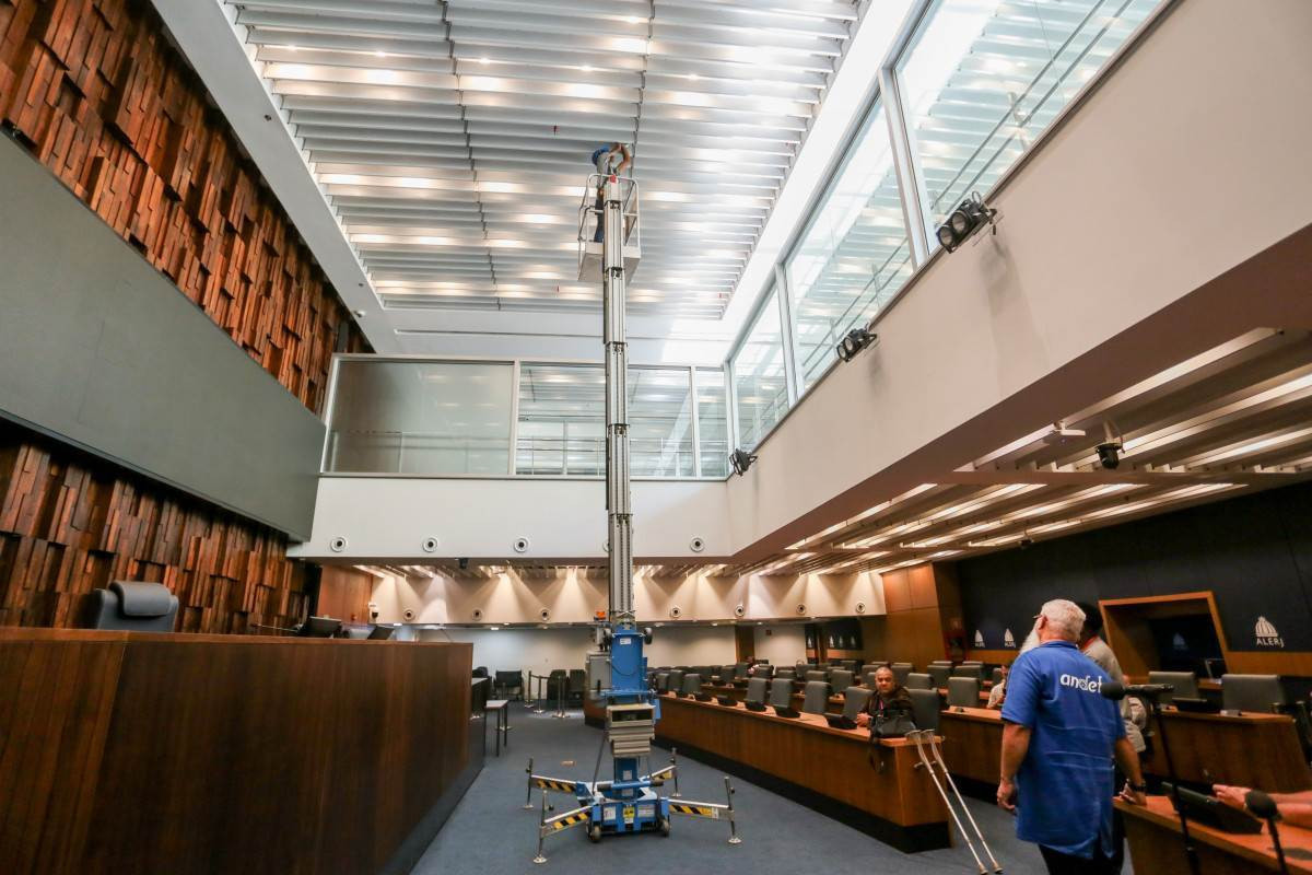 Manuten&ccedil;&atilde;o no legislativo continua