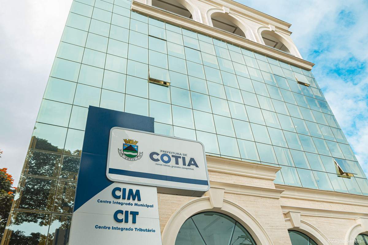 Cotia come&ccedil;a a entregar carn&ecirc;s de taxas
