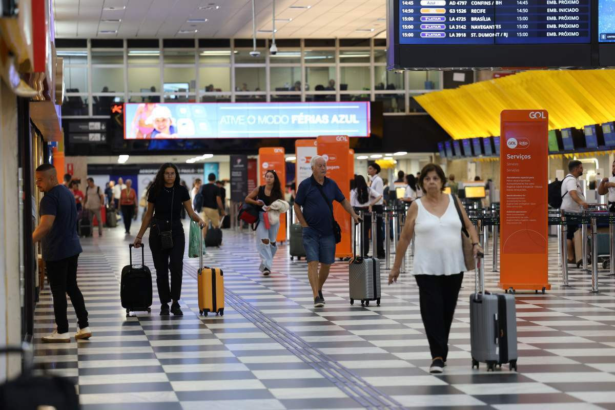 Avia&ccedil;&atilde;o supera 65 milh&otilde;es de passageiros no semestre