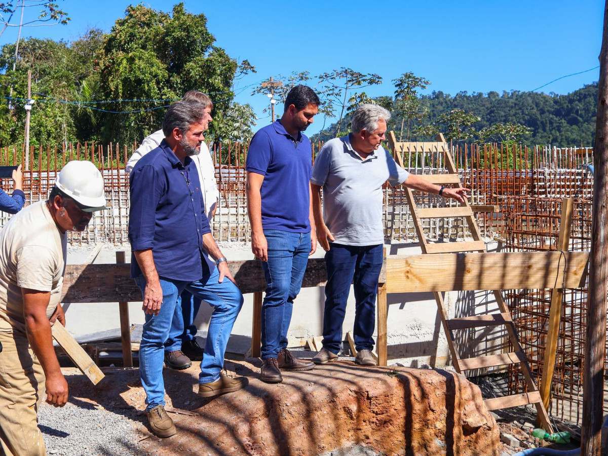 Mais &Aacute;gua em Angra recebe visita t&eacute;cnica do prefeito de Itatiaia