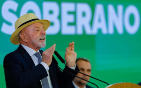 Lula anuncia cr&eacute;dito de R$ 18,5 bi para empresas tarifadas pelos EUA