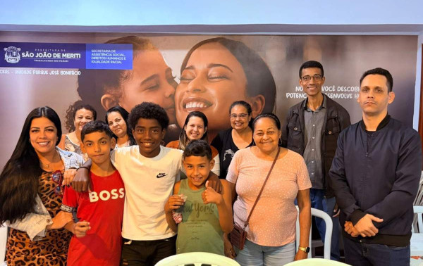 Sess&atilde;o de cinema para o CRAS Jardim Bonif&aacute;cio, em Meriti