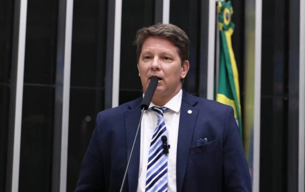PF investiga R$ 2 milh&otilde;es em emendas de M&aacute;rio Frias ligados ao filme 'Dark Horse'