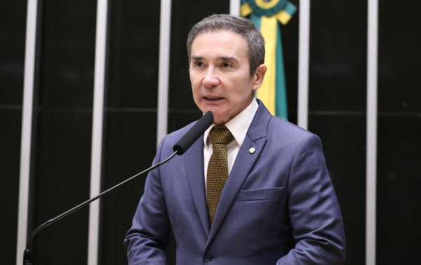 Projeto cria pol&iacute;tica nacional para ampliar autonomia digital de idosos