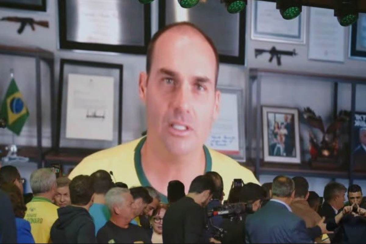 Ineleg&iacute;vel, Eduardo Bolsonaro ser&aacute; suplente na chapa de Andr&eacute; do Prado