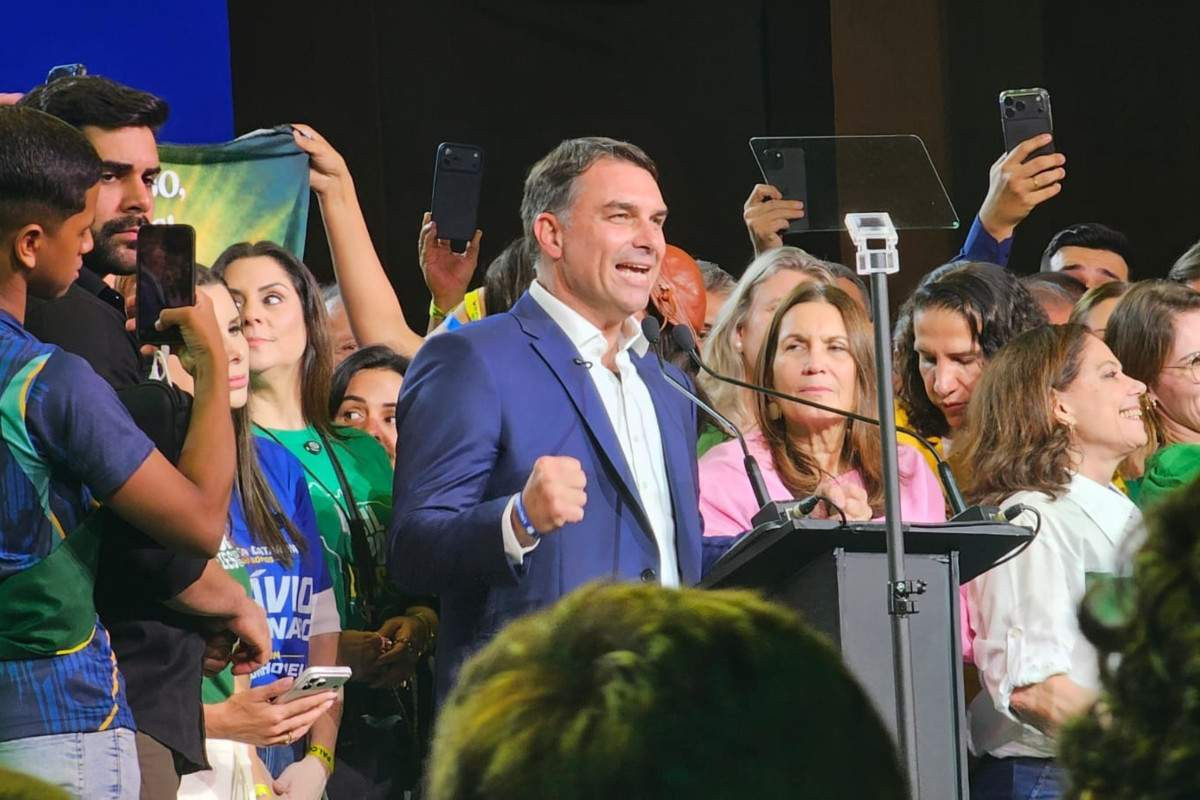 PL lan&ccedil;a candidatura de Fl&aacute;vio Bolsonaro com Milei e v&iacute;deo de Michelle