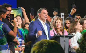 PL lan&ccedil;a candidatura de Fl&aacute;vio Bolsonaro com Milei e v&iacute;deo de Michelle