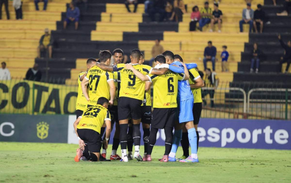 Volta&ccedil;o &eacute; goleado em casa pelo An&aacute;polis na S&eacute;rie C do Brasileiro