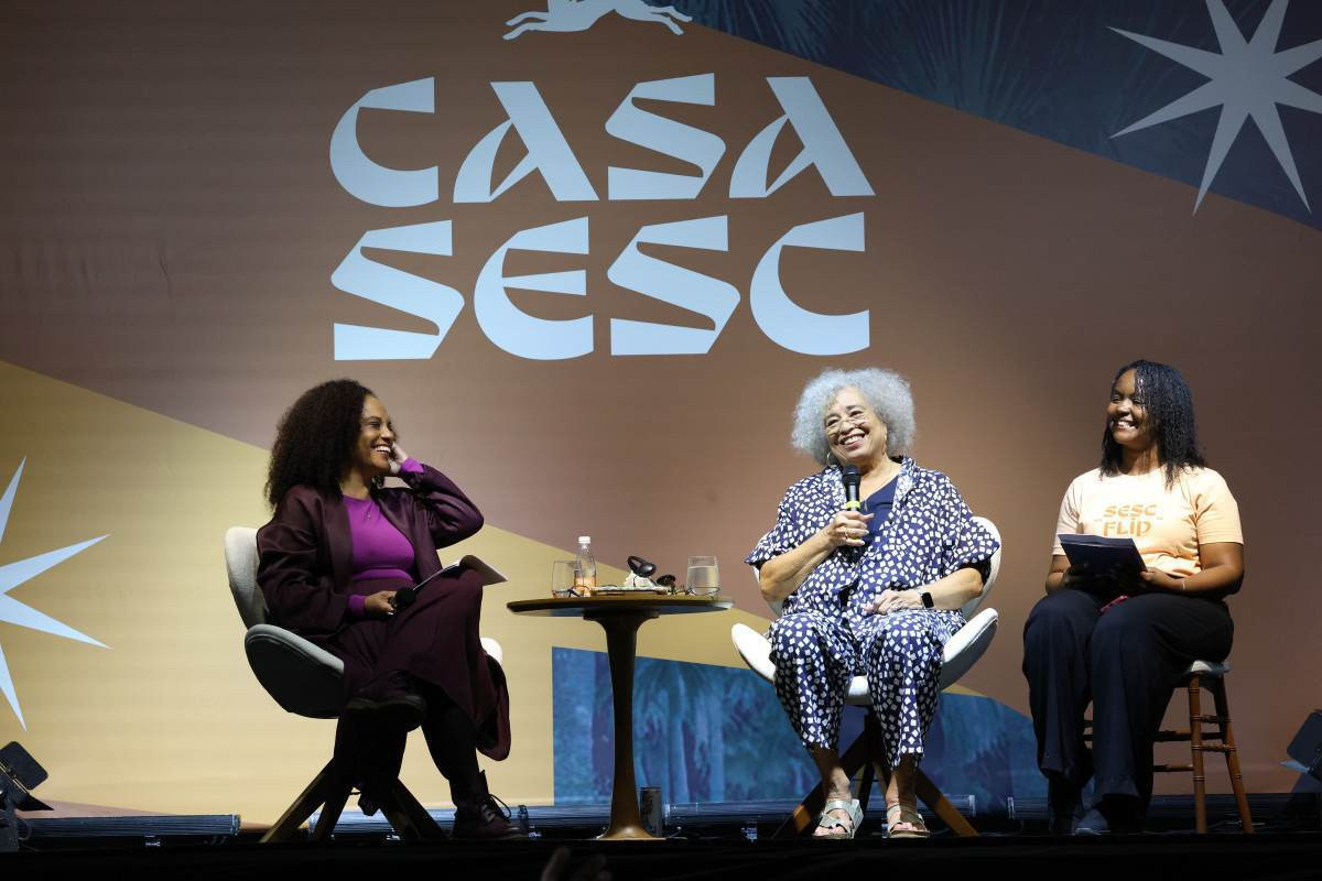 Angela Davis cita pensadores brasileiros e critica gentrifica&ccedil;&atilde;o