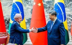 Xi Jinping declara apoio ao Brasil e rejeita interfer&ecirc;ncia externa
