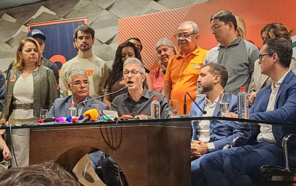 Terceira via tem metade dos votos de Fl&aacute;vio Bolsonaro