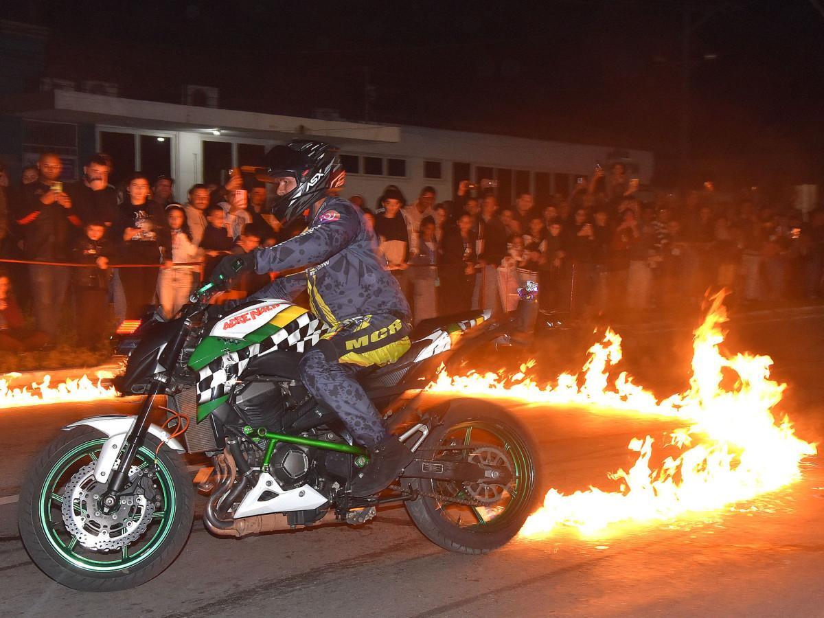 Angra MotoFest comemora edi&ccedil;&atilde;o com shows e manobras radicais