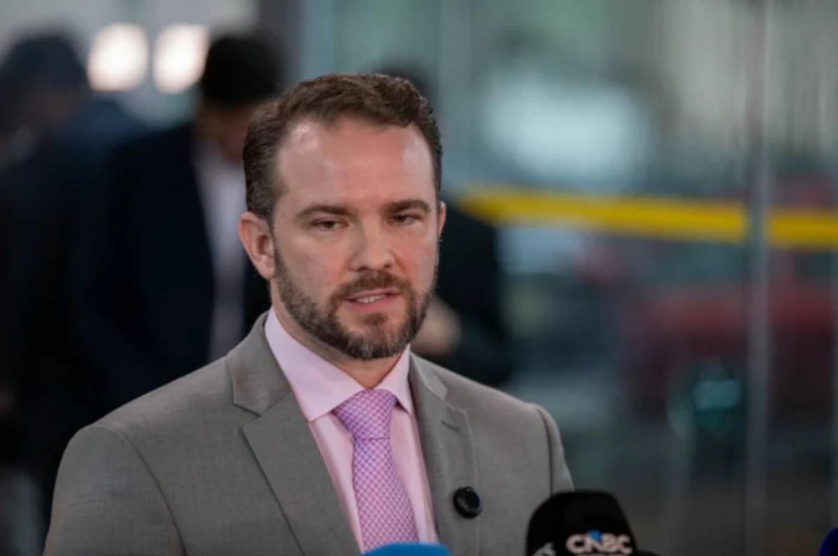 "BRB passou R$ 12 bilh&otilde;es ao Master e recebeu guardanapos", diz Durigan
