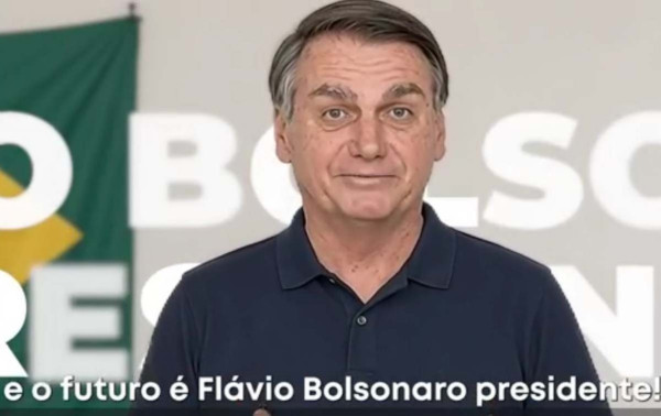 "Boneco de papel", diz defesa de Fl&aacute;vio sobre v&iacute;deo de Bolsonaro por IA