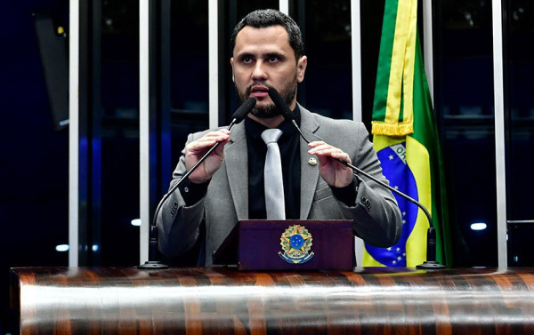 Fim da indefini&ccedil;&atilde;o: Cleitinho n&atilde;o ser&aacute; candidato ao governo mineiro