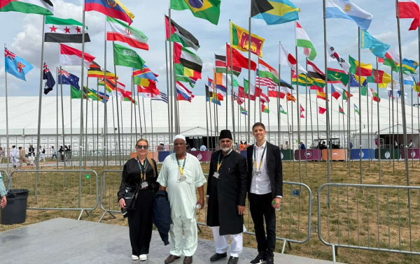 Jalsa Salana re&uacute;ne mais de 50 mil pessoas no Reino Unido