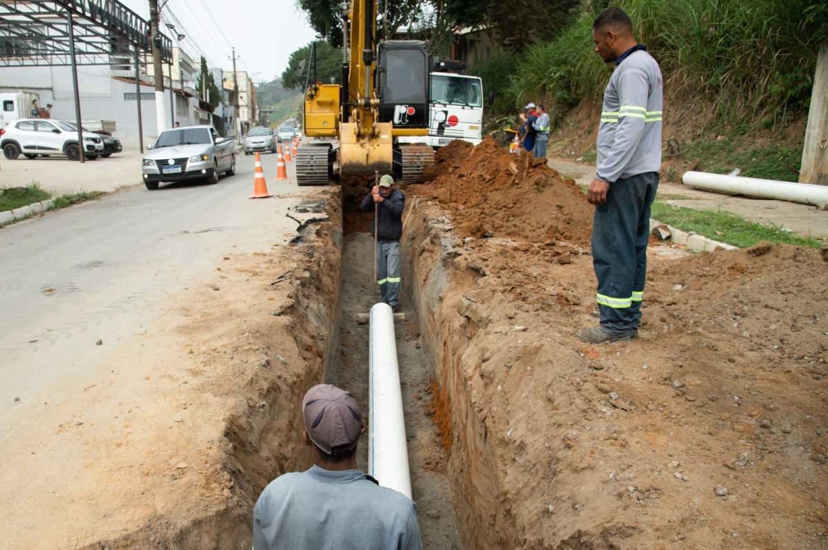 Amplia&ccedil;&atilde;o da rede de &aacute;gua chega a 30% de execu&ccedil;&atilde;o na Avenida Albo Chiesse