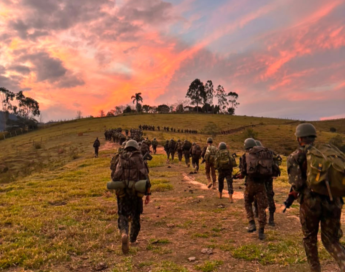 Cadetes da Aman concluem est&aacute;gio de combatente aerom&oacute;vel