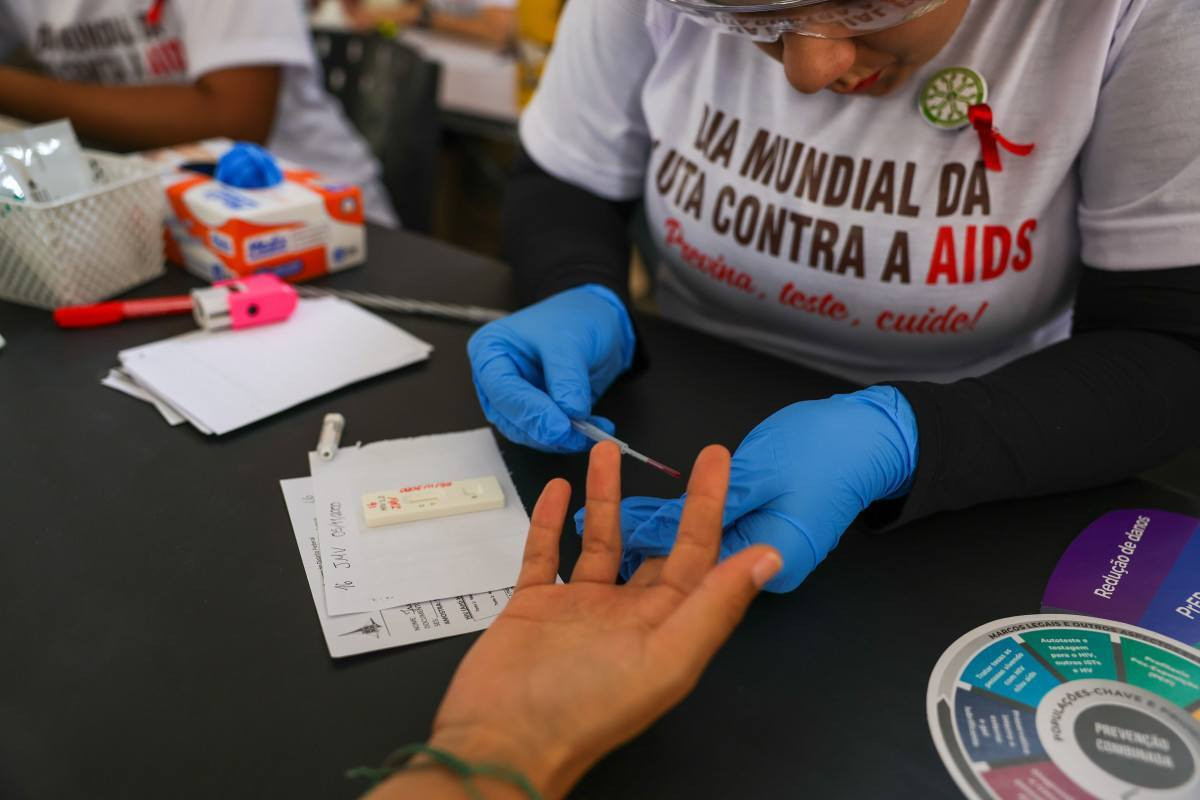 Desinforma&ccedil;&atilde;o sobre HIV dificulta tratamento