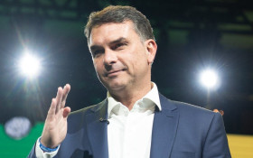 Fl&aacute;vio troca marketeiro ap&oacute;s pol&ecirc;mica com v&iacute;deo de Bolsonaro por IA