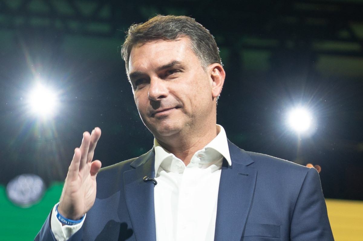 Fl&aacute;vio troca marketeiro ap&oacute;s pol&ecirc;mica com v&iacute;deo de Bolsonaro por IA