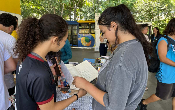 Guarulhos leva Biblioteca M&oacute;vel aos Pimentas