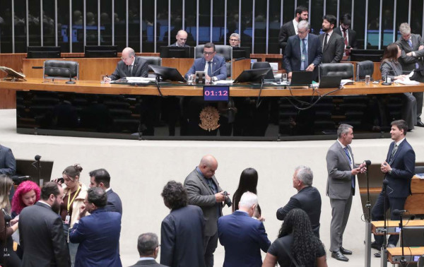 Congresso volta do recesso com 87 vetos travando a pauta