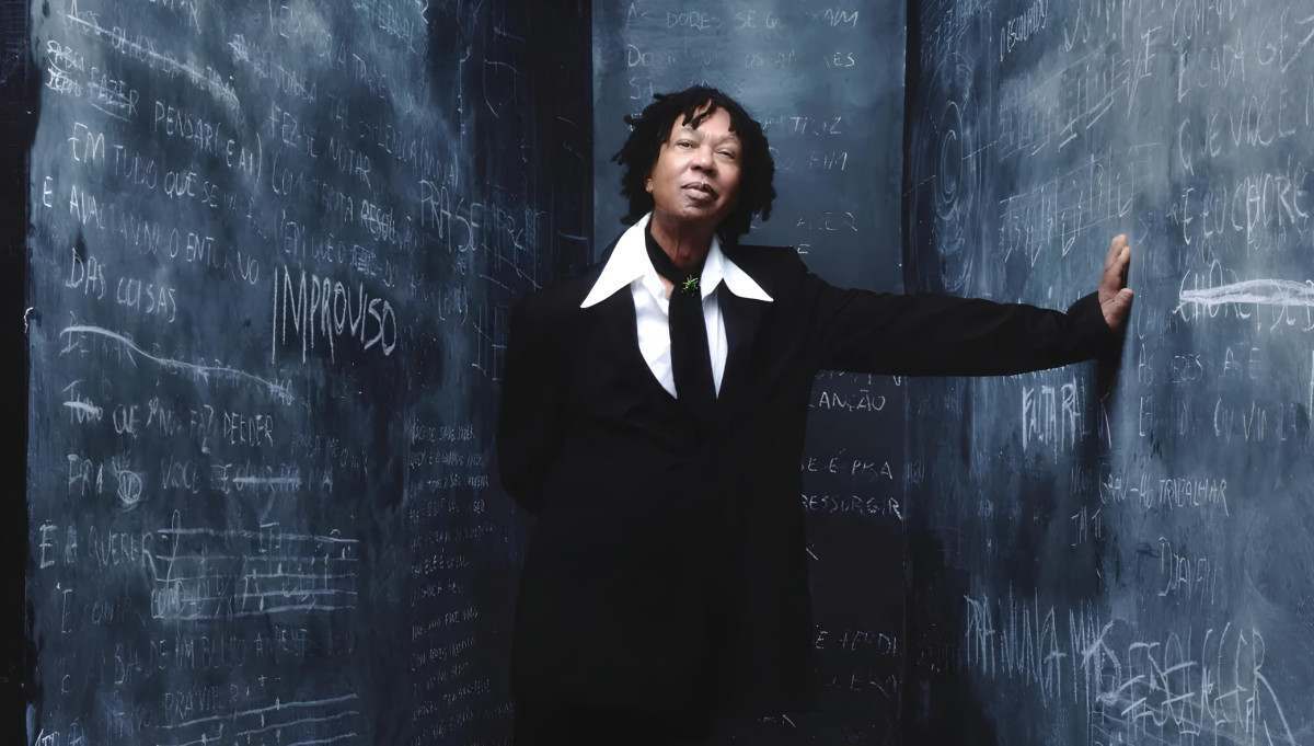 'Quem gosta de Djavan s&oacute; pode buscar Djavan em mim'