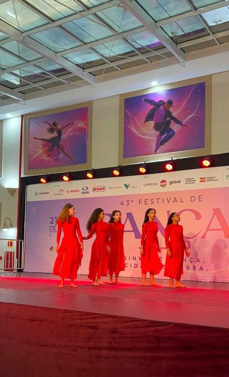 Alunas do Ballet Educa&ccedil;&atilde;o representam VR em Joinville