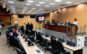 C&acirc;mara volta abordando TEA, gl&uacute;ten e condenados por maus‑tratos