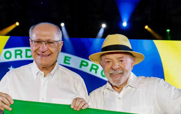 "N&atilde;o quero Lulinha paz e amor. Eu quero o Lulinha porreta!"