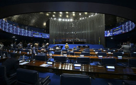 Congresso retoma trabalhos sob press&atilde;o dos servidores e sindicatos