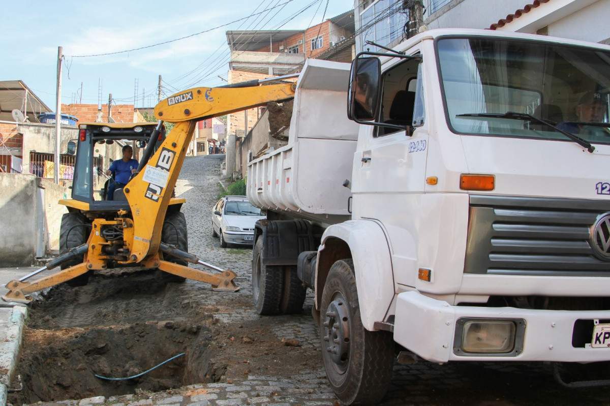 Saae inicia obra de drenagem e prepara nova pavimenta&ccedil;&atilde;o na Vila Coringa