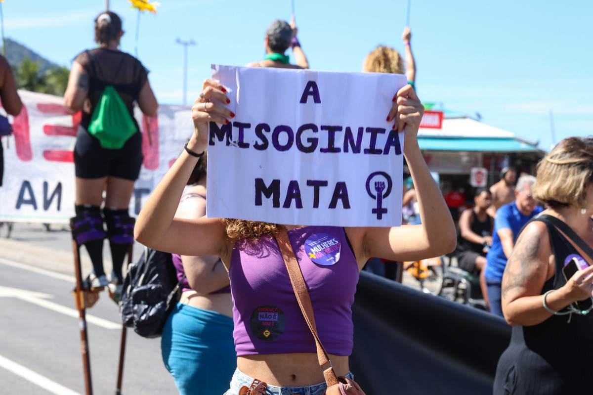 Deputados prop&otilde;em emenda que justifica discrimina&ccedil;&atilde;o se for "opini&atilde;o"