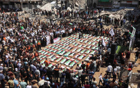 Palestinos fazem funeral de 112 parentes mortos por Israel
