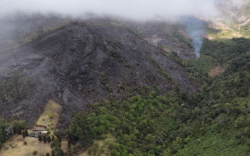 &Aacute;rea devastada por inc&ecirc;ndio sobe para 45 hectares no Pico da Caled&ocirc;nia