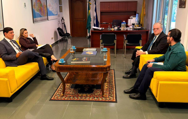 Deputado da Alerj visita El Salvador para debater sobre combate ao crime