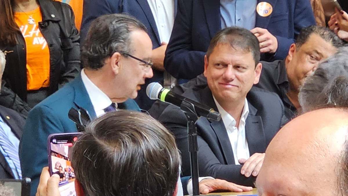 Tarc&iacute;sio prestigia Avante ap&oacute;s aus&ecirc;ncia em conven&ccedil;&atilde;o do PSD