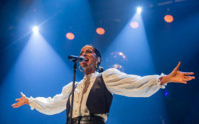 Cantora Alegria apresenta tributo &agrave; banda Sade no Dolores Club
