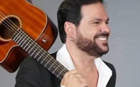 Igor Garrido reverencia o &iacute;dolo F&aacute;bio Jr.