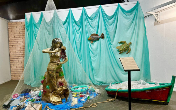 Exposi&ccedil;&atilde;o gratuita na G&aacute;vea re&uacute;ne arte sustent&aacute;vel e alerta ambiental